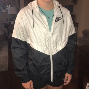 Nike Lightweight Wind Breaker, Fits Medium